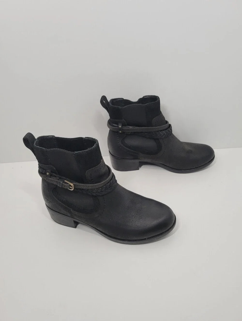 UGG Krewe Black Leather Shearling Insole Ankle Boots Women Size 7  1004207